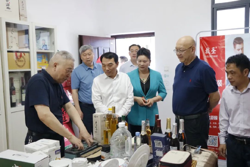 贛州市委副書記熊運浪一行到市贛商聯(lián)合會調研指導