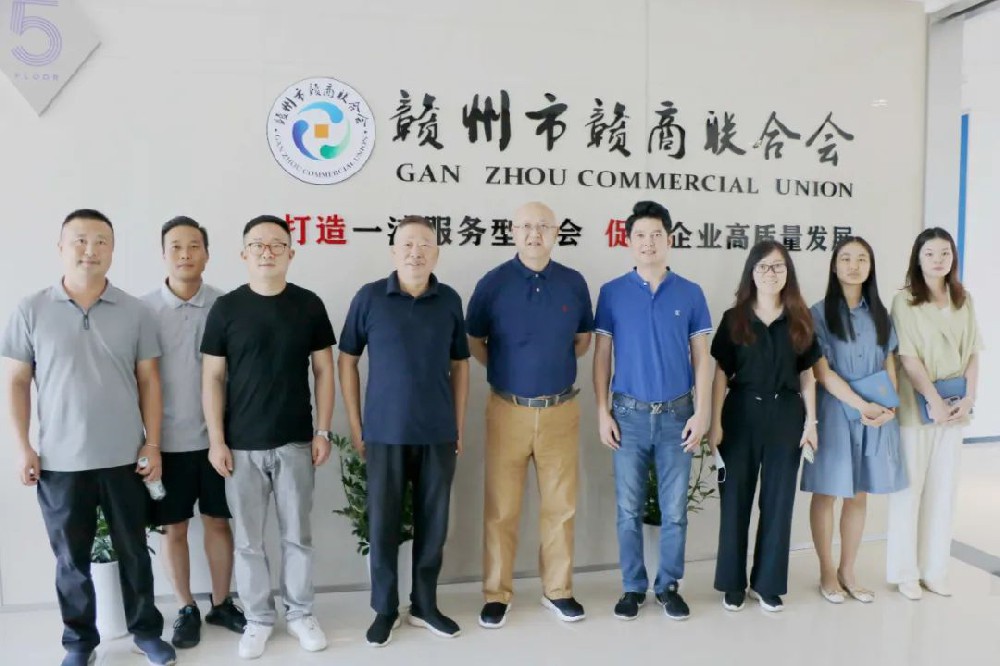 商會監(jiān)事會主席、江西憶源多媒體科技有限公司董事長徐林楠一行來商會秘書處參觀交流